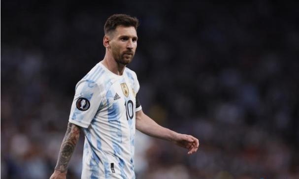 智己:卷配置的越级王者 缺情绪的品牌孤品